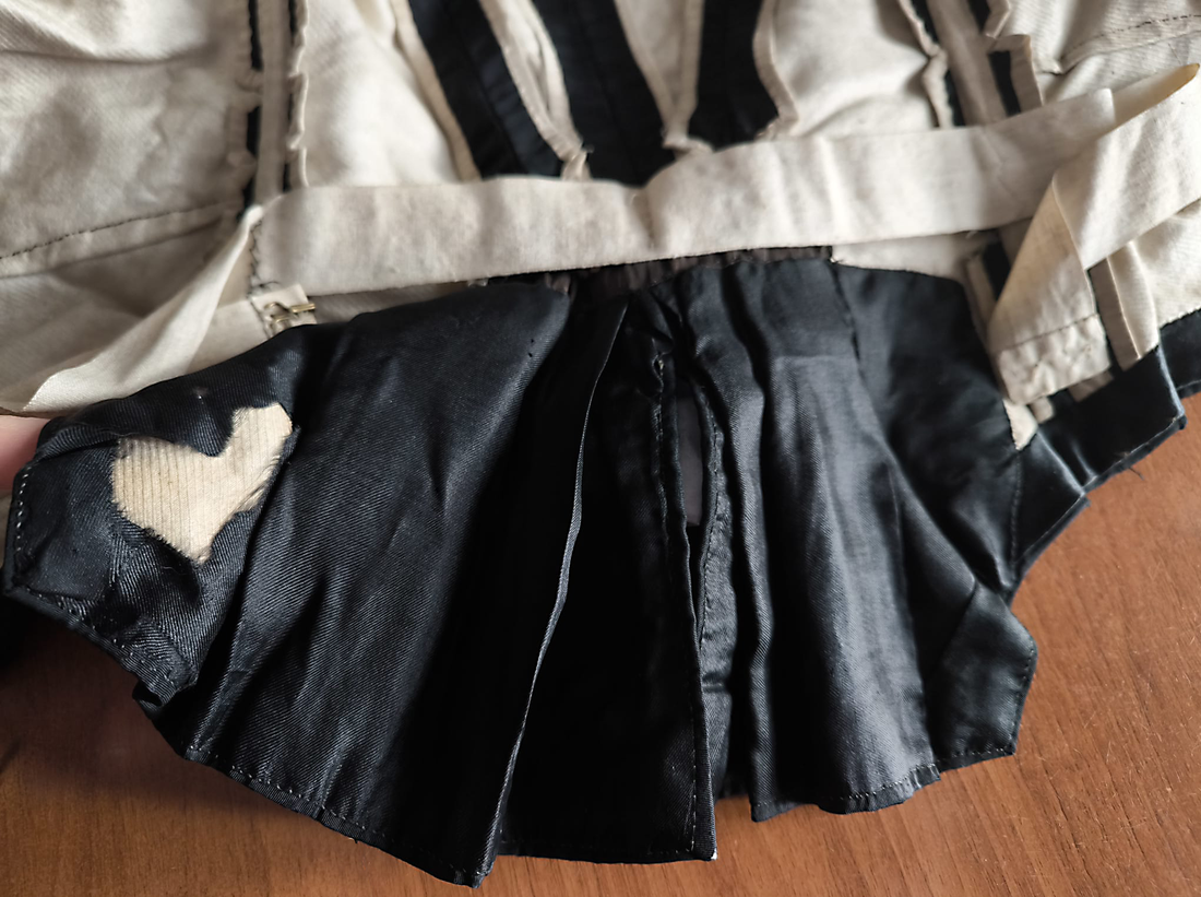 Choosing the Right Lining for Historical Garments: A Practical Guide